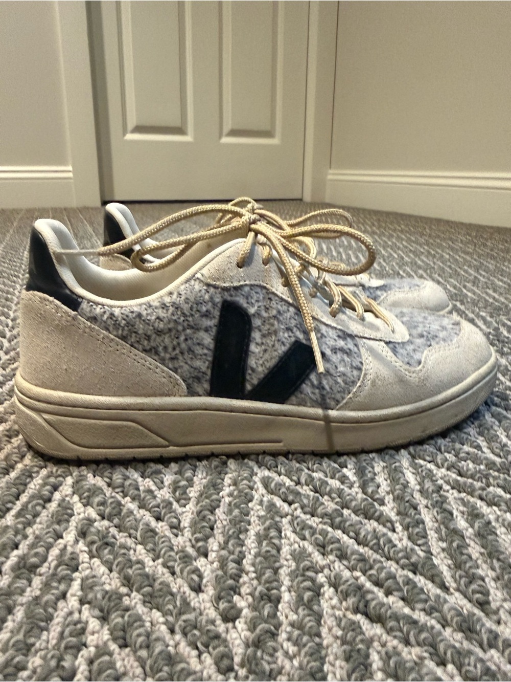 Women’s Veja Flannel Sneakers sz 7